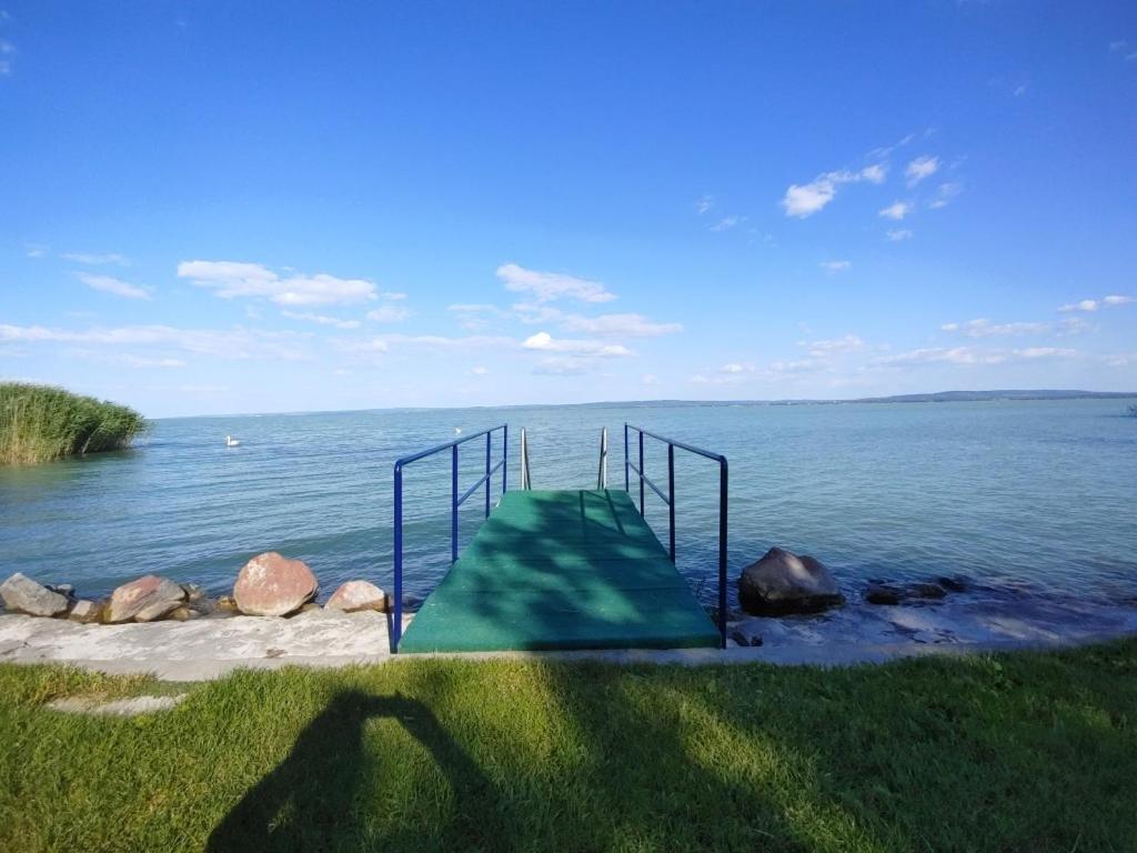 Sir David Balaton Castle Apartmanok بالاتونزيبيد المظهر الخارجي الصورة