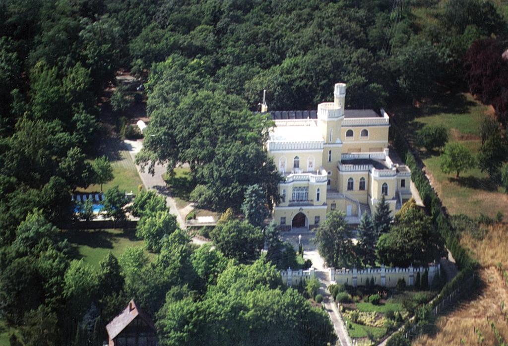 Sir David Balaton Castle Apartmanok بالاتونزيبيد المظهر الخارجي الصورة