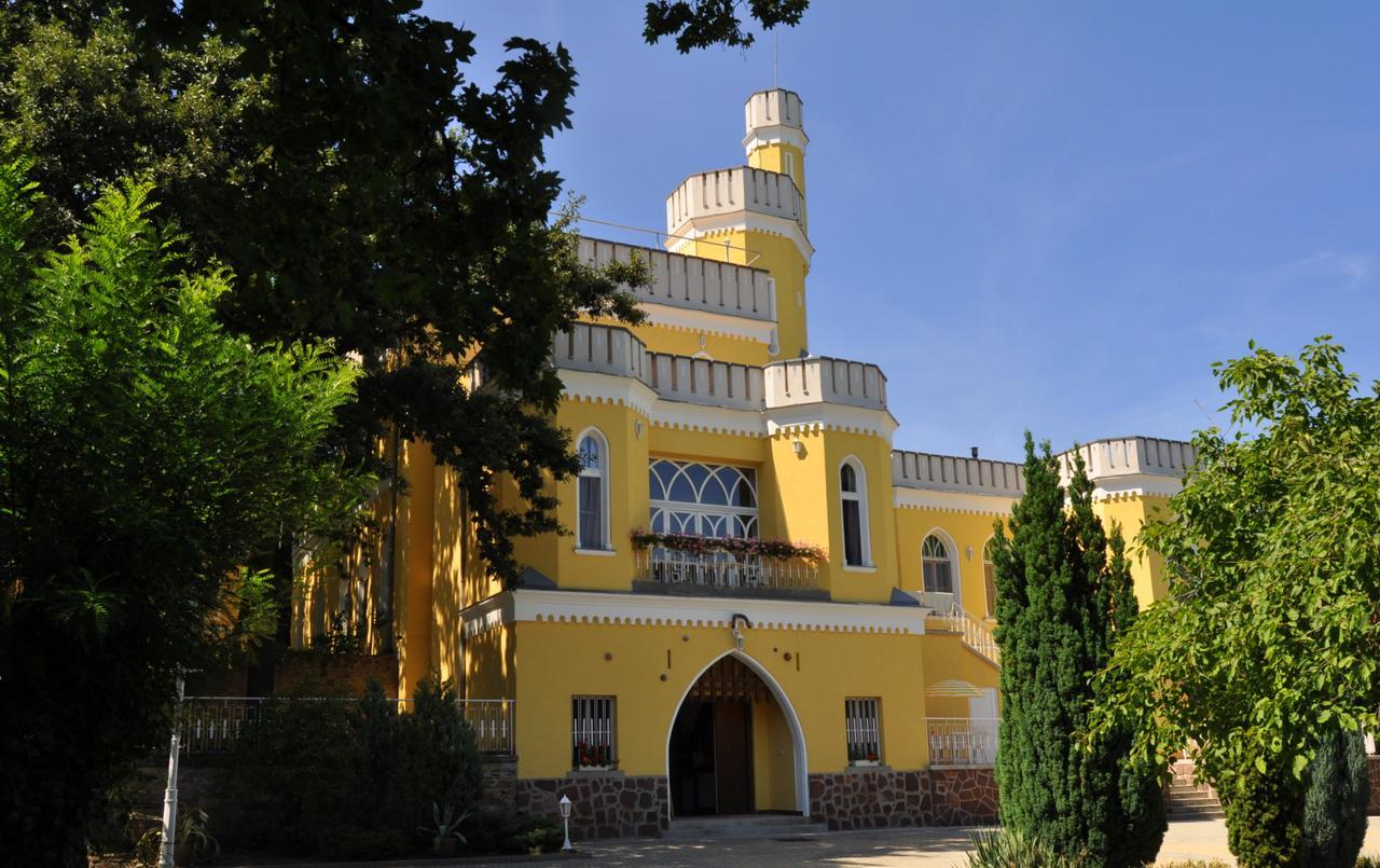 Sir David Balaton Castle Apartmanok بالاتونزيبيد المظهر الخارجي الصورة