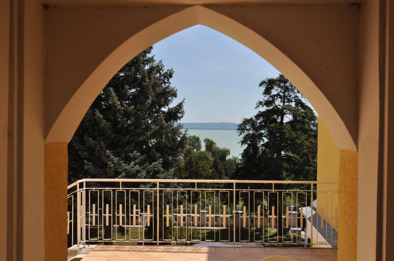 Sir David Balaton Castle Apartmanok بالاتونزيبيد المظهر الخارجي الصورة