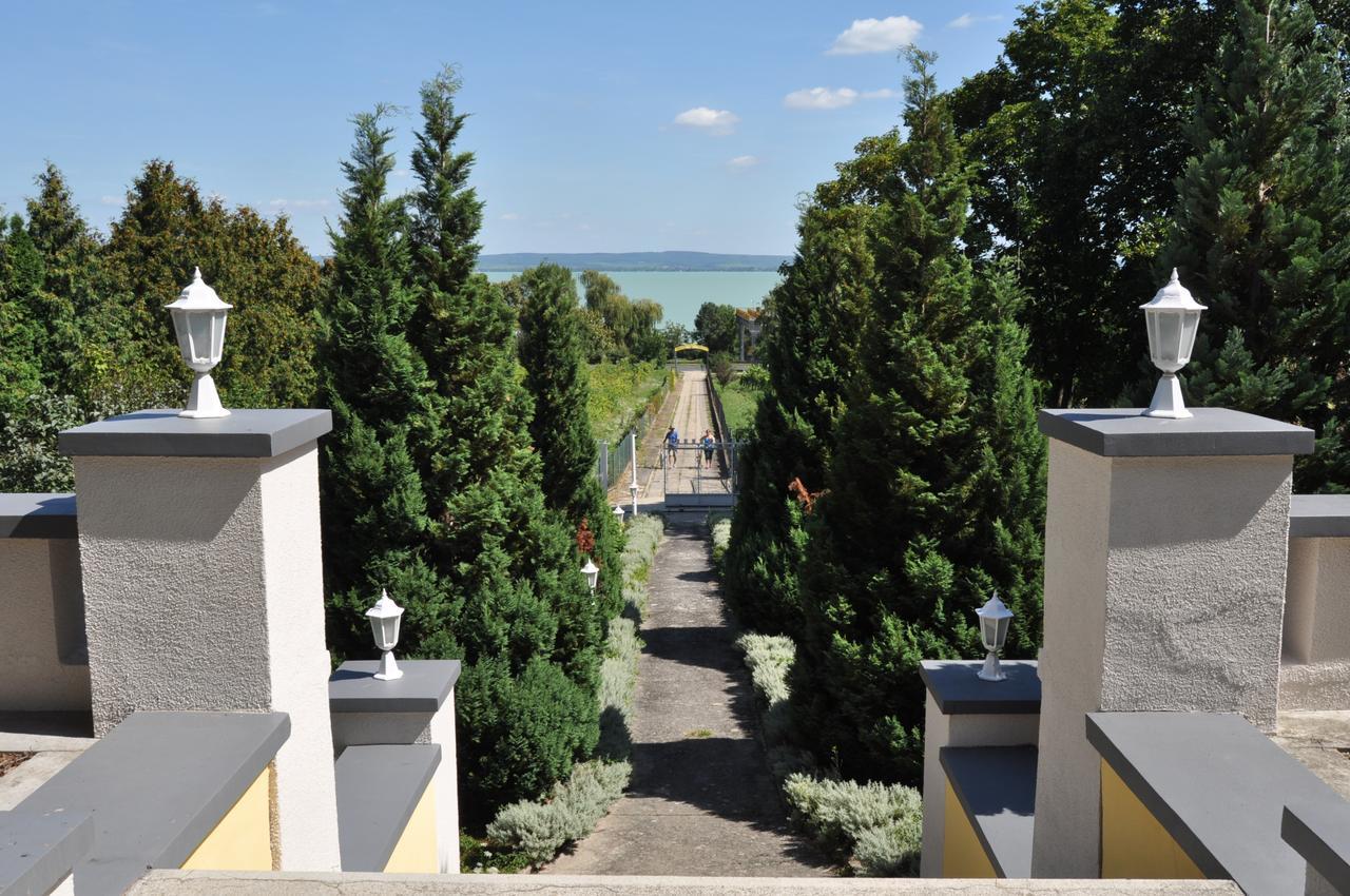 Sir David Balaton Castle Apartmanok بالاتونزيبيد المظهر الخارجي الصورة